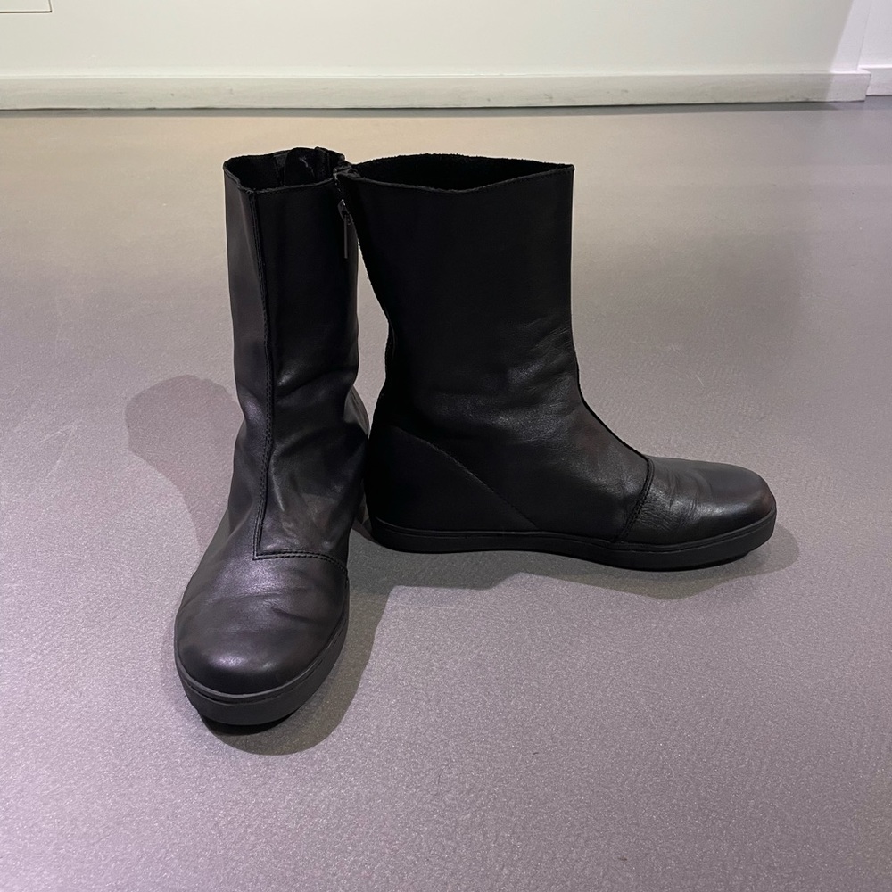 Black leather super comfy ankle boot